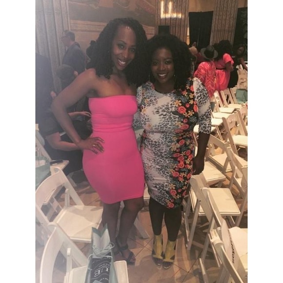 ⭐️⭐️ 2/$35 Floral Print Back Cut Out Dress - Picture 5 of 6